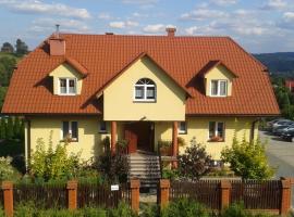 Dworek Julia - Klimatyzowane Komfortowe Pokoje nad Soliną - Bieszczady，位于波拉齐克的酒店