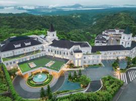 Twin Lakes Hotel near Tagaytay，位于大雅台的酒店