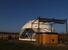 Glamping Bieszczady - Luksusowe Całoroczne Kopuły Sferyczne，位于Uherce Mineralne的酒店