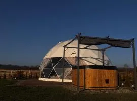 Glamping Bieszczady - Luksusowe Całoroczne Kopuły Sferyczne