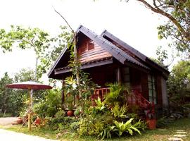 Baansuan Lychee Maeklong Resort Ampawa，位于安帕瓦哈鲁泰佛基督玉佛寺附近的酒店