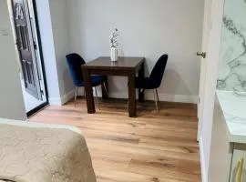 Easy Airport Access - Heathrow Stay