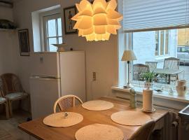 Lejlighed ved havet，位于伦斯楚普的酒店