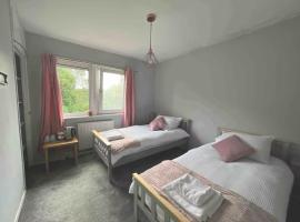 Amina Cottage - Women only，位于格洛斯特的酒店