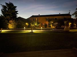 Mas La Pomarede，位于罗宾鲁伯龙的酒店