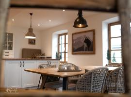 Charmante Altbauwohnung mit Flair in Polling，位于Polling的酒店