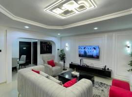 Stylish, spacious 1BR on Admiralty Lekki，位于Maroko的酒店