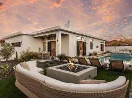 Desert Oasis: Pool, Spa, Golf Sim + EV Charger