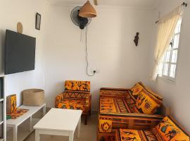 Private Top-Floor Apartment Steps from Diani Beach，位于Galu的酒店