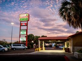 家庭花园客栈及套房酒店，位于拉雷多的酒店