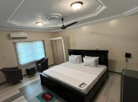 Center Hill Hotel，位于Trofwi的酒店