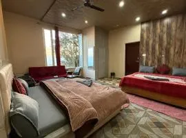 Hotel Sunrise Inn & Restaurant, Kanatal
