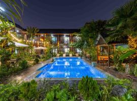 Champa Phan Boutique Hotel，位于万象的带泳池的酒店