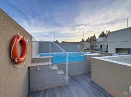 Rooftop Oasis with Plunge Pool & BBQ