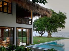 Mola-Mola Beachfront Villa by Yudee Assets，位于佛丕的酒店