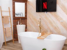Marcos Apartments I Bathtub in Bedroom experience，位于弗格拉什的酒店