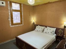 Villa Mouloud, Authentic Amazigh Family Villa, Fireplace & Garden，位于海尼夫拉的酒店