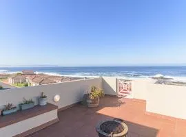 Oceanfront Escape with Spacious Balcony Hermanus
