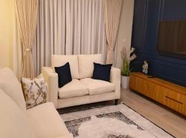 Stylish 2BR with pool at Shawmut Suites, Nakuru，位于纳库鲁的带停车场的酒店
