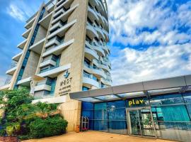 Play Hatzuk Beach，位于特拉维夫的酒店