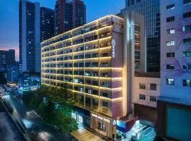 深圳福田华强北步行街亚朵酒店