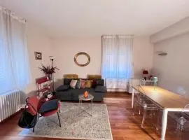 Contemporary central with lift and Ac apartment