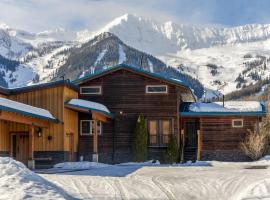 Elk River Estate by Fernie Central Reservations，位于弗尼的酒店
