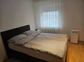 Gemütliche 2-Zimmer-Ferienwohnung mit Wohnzimmer, Dusche & Küche, Schlafzimmer