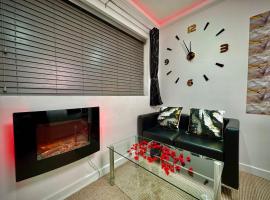 Suite 1 Private Jacuzzi Spa Hot Tub & Sauna，位于Attercliffe的Spa酒店