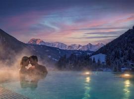 Hotel Quelle Nature Spa Resort，位于卡西圣马达莱娜的酒店