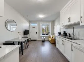 Private Entrance Suite Near Deer Lake & Metro