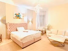 Canel View Holiday Home with Parking