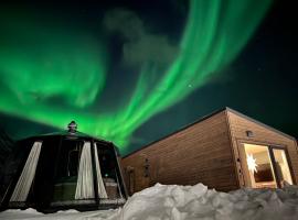 Alpan Apartments, Lyngenfjord，位于Olderdalen的带停车场的酒店