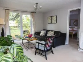 Calm Private Apartment in Ashford Ideal to Work, Rest Explore