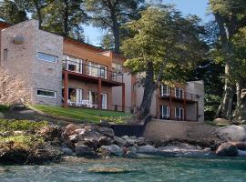 富希奥拉戈山林小屋，位于圣卡洛斯-德巴里洛切古铁雷斯湖附近的酒店