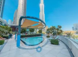 NEXT TO DUBAI MALL AND BURJ 2 BR SEA VIEW