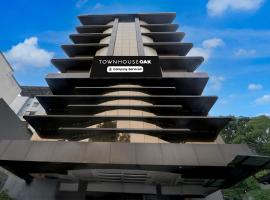 Townhouse Oak Ramdaspeth Downtown，位于那格浦尔的酒店