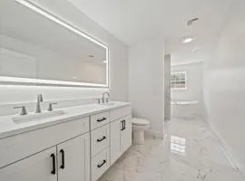 Soakin Luxury 3-Bedroom House You Won't Want to Miss!