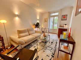 Elegant two-room apartment with garden, 10 min from La Défense，位于叙雷纳的酒店