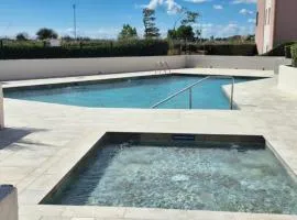 Amoureva B34, T3, vue mer, piscine, parking, clim