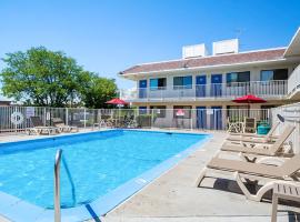 Motel 6-Pueblo, CO - I-25，位于普韦布洛的酒店