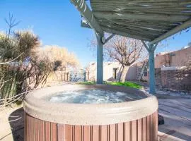 Buffalo Escape-Private Hot Tub in serene Corrales-Mountain View-Pet Friendly!