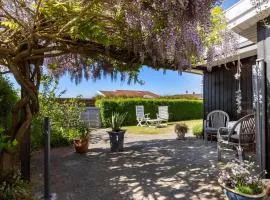 Lovely Summerhouse By The Beach