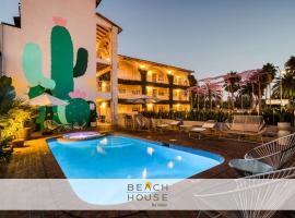 Beach House by ULIV，位于恩塞纳达港的酒店