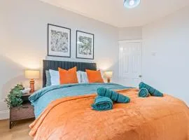 #92 Stylish 3 bedroom home - 10 mins to Coventry Transport Museum - Sleeps 7- "Perfect for Contractors and Families - Free Parking"