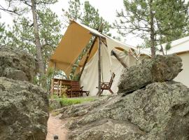 Under Canvas Mount Rushmore，位于奇斯顿的酒店