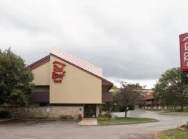 卡拉马祖西红屋顶酒店 - 西密歇根大学
