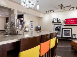 图珀洛红屋顶酒店，位于图珀洛的酒店