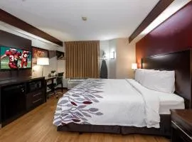 彭萨科拉展览中心红屋顶汽车旅馆