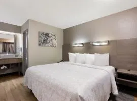 内珀维尔红屋顶客栈